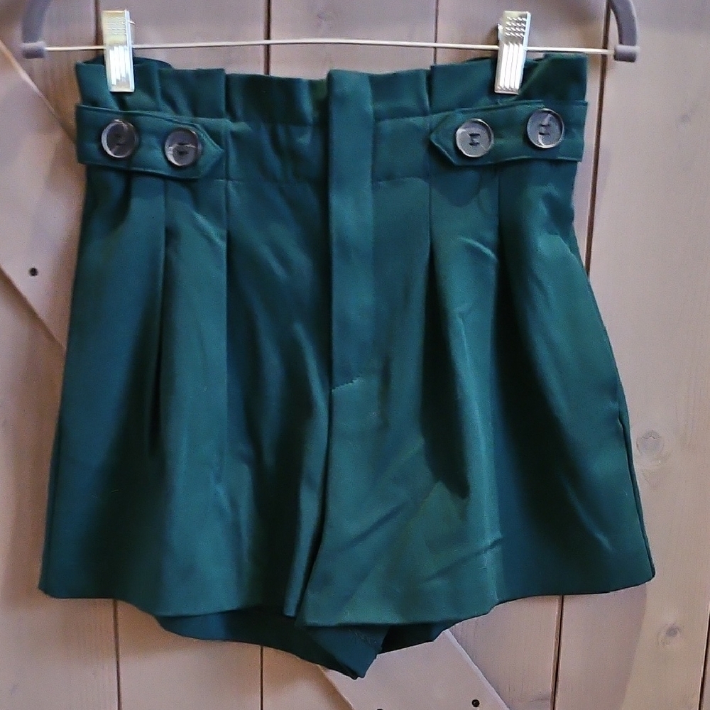 Stylish Green High-Waisted Shorts
